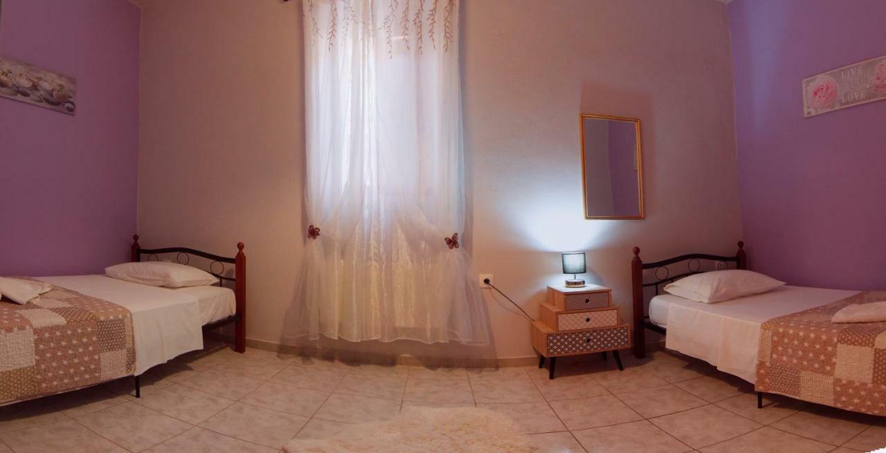 Maria's House In Front Of The Lejlighed Chania (Crete)